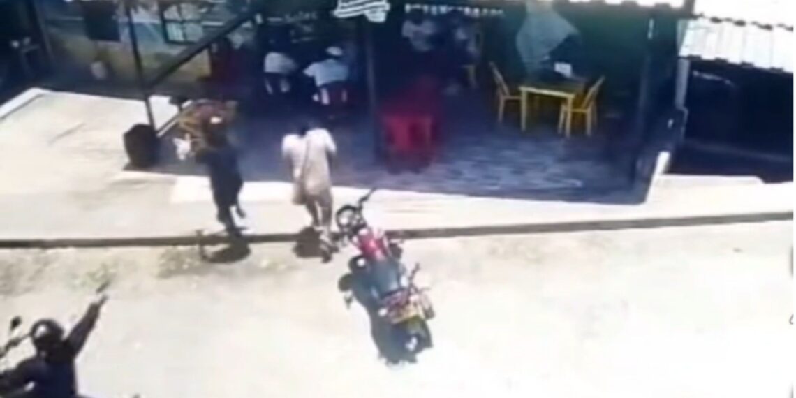 Cámaras de seguridad captaron atentado contra dos hombres en el centro de Riohacha