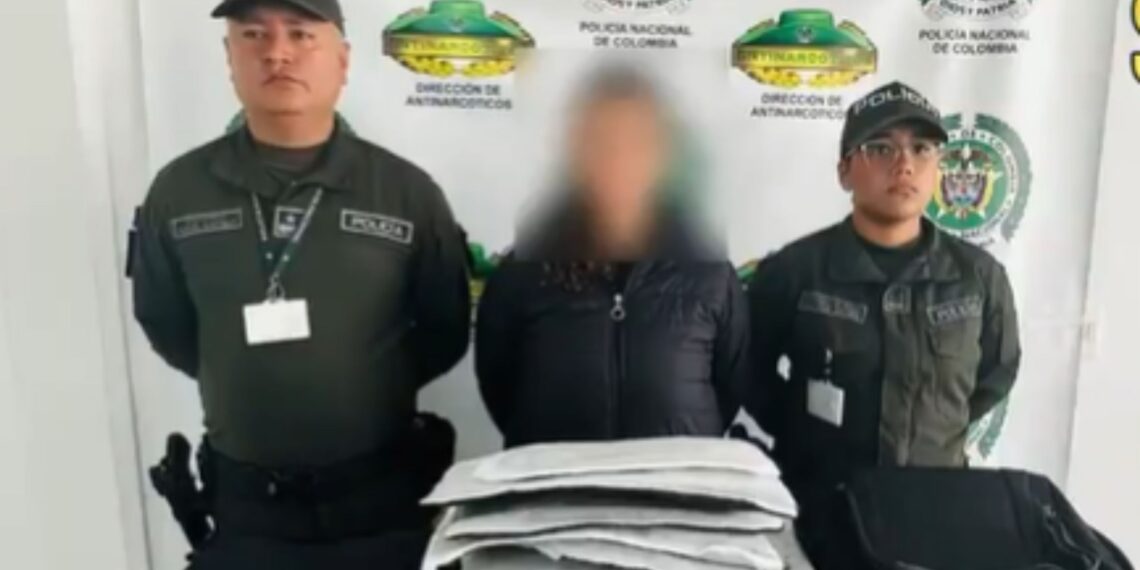 Capturan a dos mujeres en aeropuerto de Bucaramanga por transportar cocaína con destino a España