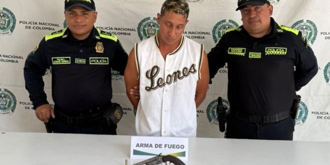Capturan en Fonseca a hombre que portaba arma de fuego artesanal y habría amenazado a un ciudadano