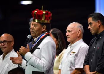 Israel Romero es exaltado como Rey Vitalicio del Festival de la Leyenda Vallenata