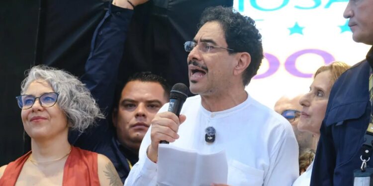 Iván Cepeda reta a Paloma Valencia y Abelardo De La Espriella a debatir propuestas de fondo