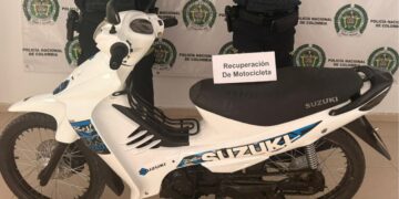 Motocicleta reportada como hurtada es recuperada en Barrancas durante patrullajes policiales