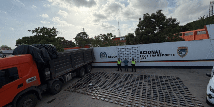 Incautan 560 kilos de cocaína ocultos en una volqueta en zona rural de Hatonuevo