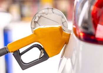 Gobierno prevé nuevo incremento en el precio de la gasolina desde junio
