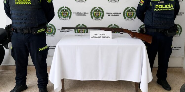 Hallan escopeta artesanal abandonada tras persecución policial en El Molino