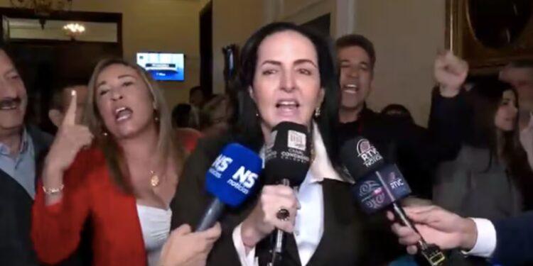 Fuerte enfrentamiento entre María Fernanda Cabal y Sandra Jaimes tras debate de proyecto sobre bono escolar