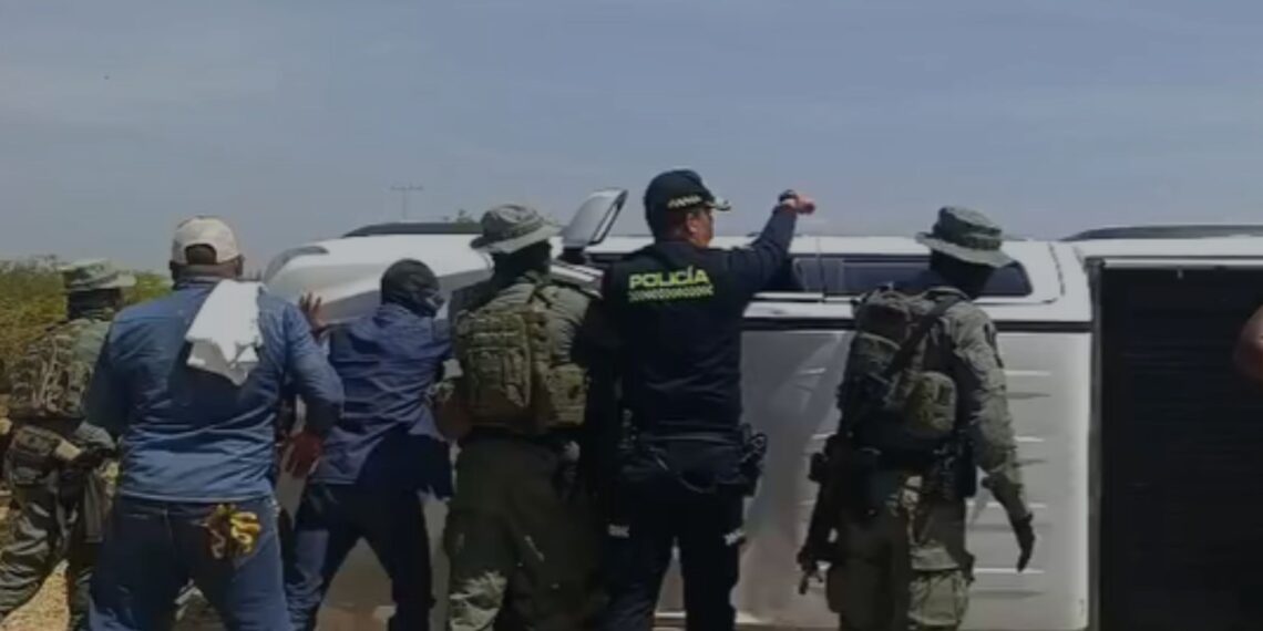Hallan a ocho trabajadores vinculados al SENA en La Guajira; dos conductores y una camioneta continúan desaparecidos