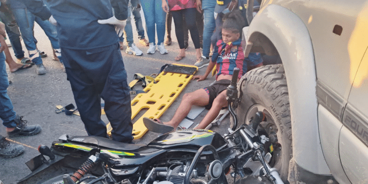 Accidente entre camioneta y motocicleta deja un herido en Fonseca