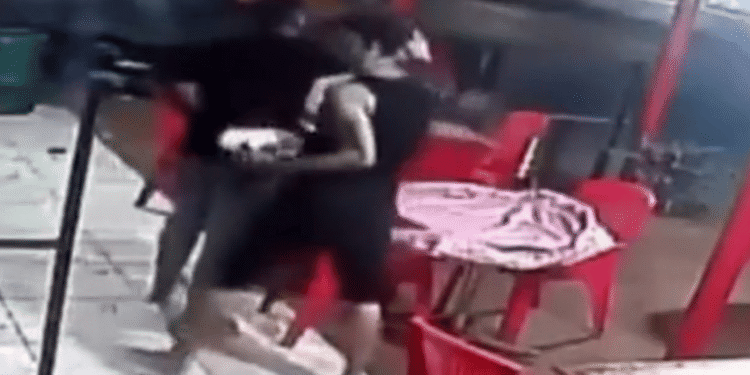 Pánico por intento de atraco en puesto de comidas rápidas en Barranquilla