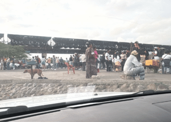 Más de seis horas completa bloqueada la vía Maicao – Riohacha en Cuatro Vías