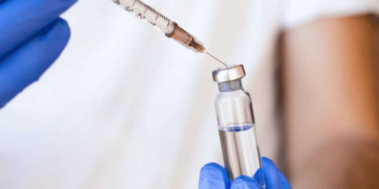 Corte Constitucional respaldó vacunación infantil y limitó objeciones de padres antivacunas