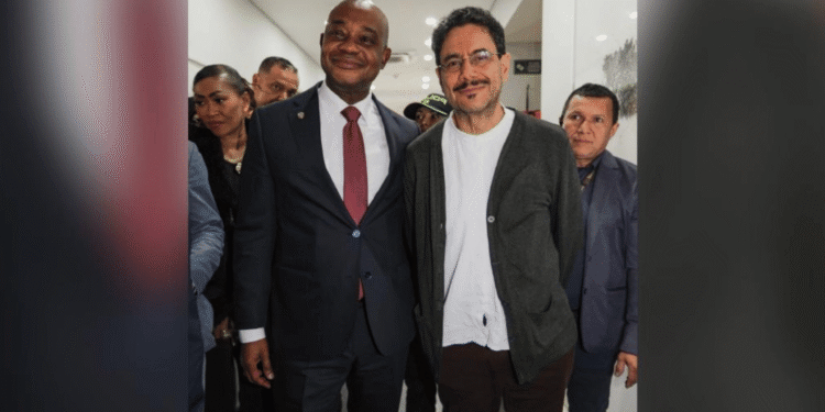 Luis Gilberto Murillo renunció a su candidatura presidencial y respaldará a Iván Cepeda