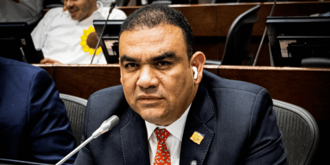 Senador Antonio Correa negó acusaciones, anunció denuncias por injuria y calumnia