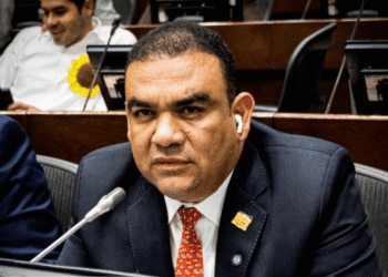 Senador Antonio Correa negó acusaciones, anunció denuncias por injuria y calumnia
