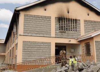 Trágico incendio en internado de Kenia deja 16 estudiantes fallecidas y decenas de heridas