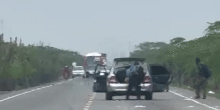 Hombres armados asaltan vehículo con pasajeros en vía Maicao – Riohacha