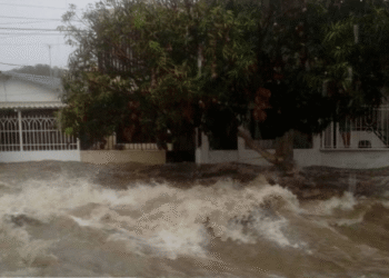 Rescatan a joven que fue arrastrado por la corriente del arroyo El Salao en Soledad