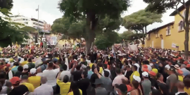 Multitudinario cierre de campaña de Abelardo De La Espriella en Bucaramanga