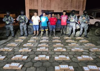 Operativo en frontera entre Ecuador y Colombia deja cuatro capturados y cargamento de droga incautado