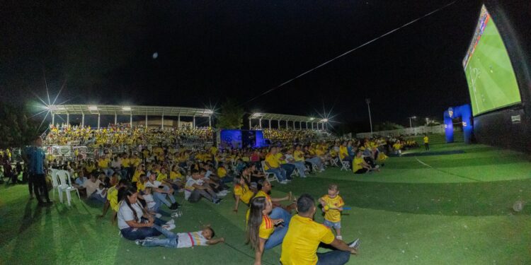 Más de 3.000 personas disfrutaron el partido de Colombia en pantalla grande en Barrancas