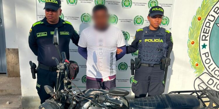 Capturan en Uribia a hombre que se movilizaba en motocicleta con reporte por hurto