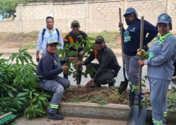 Policía conmemoró el Día Mundial del Medio Ambiente con jornadas educativas y siembra de árboles en Riohacha