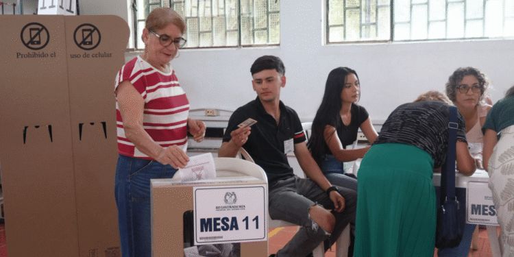 Reiteran restricción del uso de celulares en puestos de votación para segunda vuelta presidencial