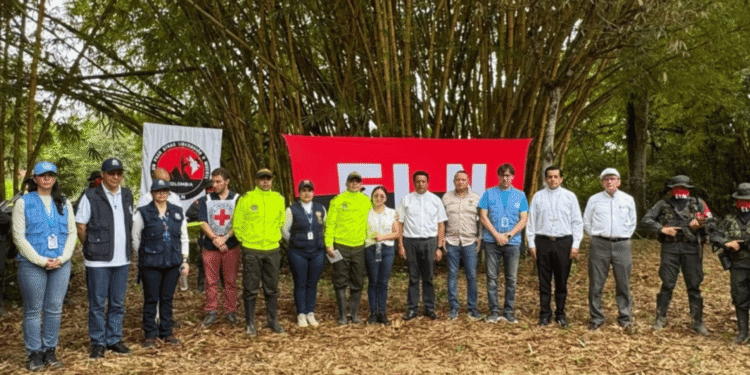 ELN libera a dos policías retenidos desde hace casi un año en Arauca