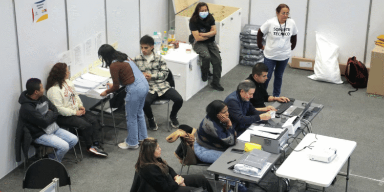 Escrutinio presidencial supera el 99 % y avanza sin irregularidades, informa la Registraduría