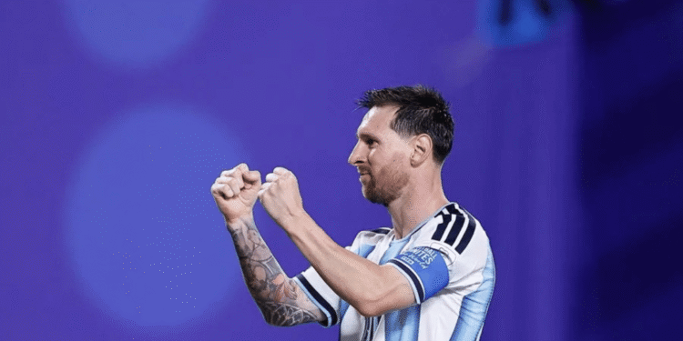 Messi firma triplete histórico y guía a Argentina en su estreno mundialista ante Argelia