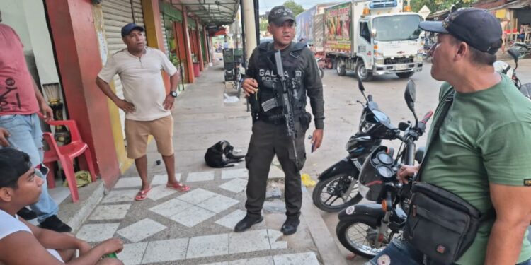 Gaula intensifica campañas de prevención contra la extorsión y el secuestro en mercados de Riohacha