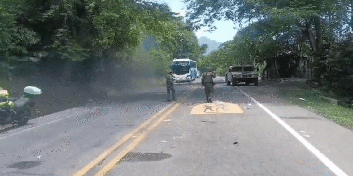 Restablecen el paso en la vía entre Palomino y Riohacha tras varias horas de bloqueo