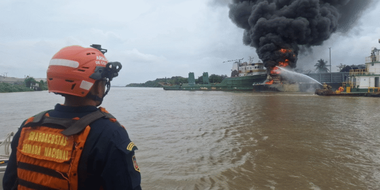 Explosión e incendio de una embarcación deja cuatro muertos en Cartagena