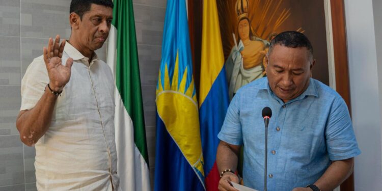 Sandy Toro asume como nuevo concejal del Distrito de Riohacha