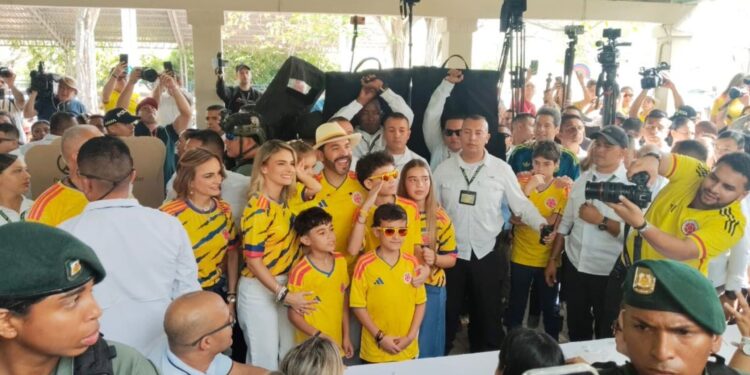 Abelardo de la Espriella votó en Barranquilla y se mostró confiado en alcanzar la Presidencia