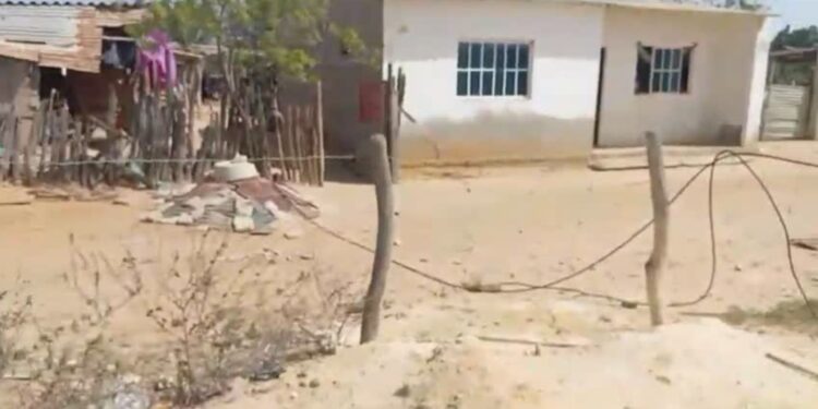 Fuerte remolino deja una vivienda afectada en el barrio La Unión de Manaure