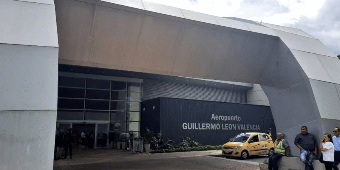 Cierran temporalmente aeropuerto de Popayán por riesgo de ceniza del volcán Puracé