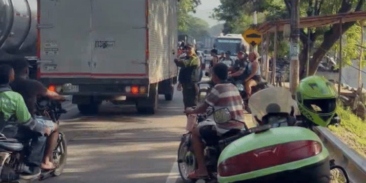 Reabren paso en Mingueo tras acuerdo por fallas en el servicio eléctrico