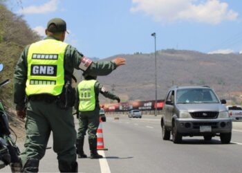 Venezuela restringe acceso a La Guaira para agilizar labores de rescate