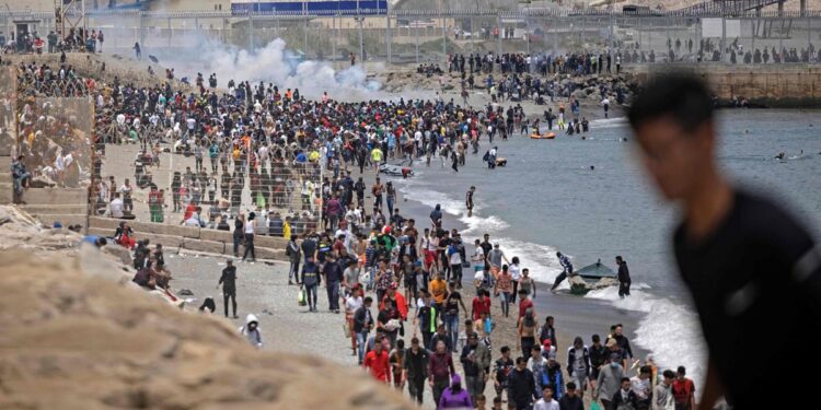 España enfrenta inédita crisis migratoria en Ceuta tras ingreso de 40.000 personas desde Marruecos