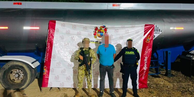 Ejército incauta 7.000 galones de combustible y captura a un hombre en Distracción