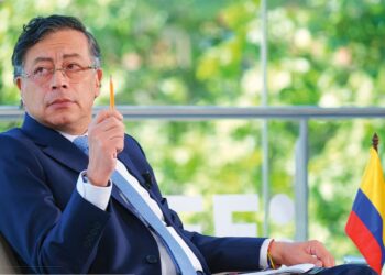 Petro cuestiona nombramiento de Jorge Mora como próximo ministro de Defensa