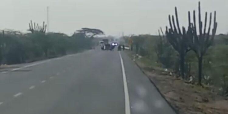 Hombres armados asaltan un vehículo en la vía Maicao–Riohacha; no hubo heridos