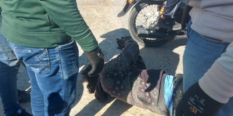 Mototaxista resulta herido tras choque con una camioneta en Riohacha