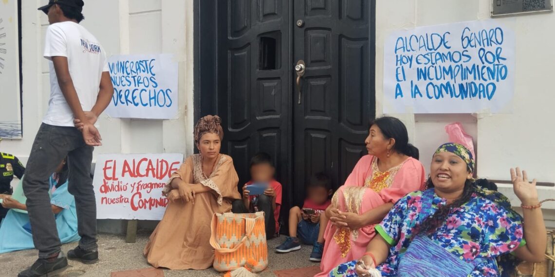 Comunidad indígena La Ceibita Macedonia mantiene toma pacífica de la Alcaldía de Riohacha