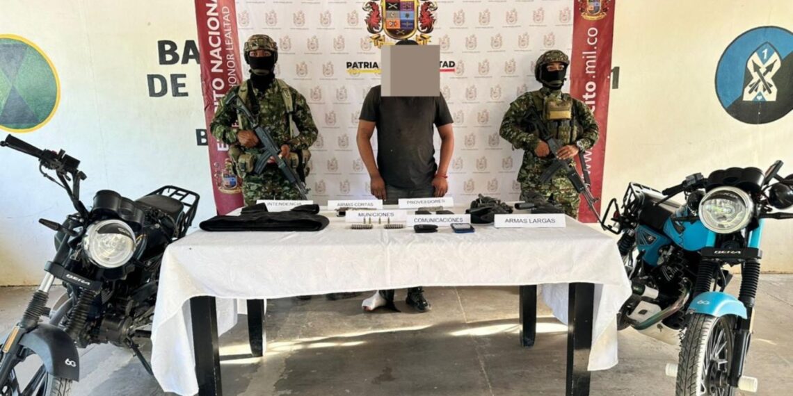 Ejército captura a dos presuntos integrantes de grupo armado tras combates en zona rural de Uribia