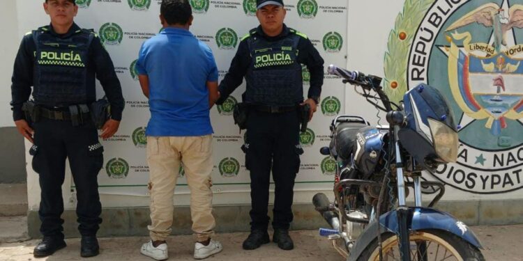 Capturan a un hombre por receptación y recuperan motocicleta con requerimiento judicial en Uribia