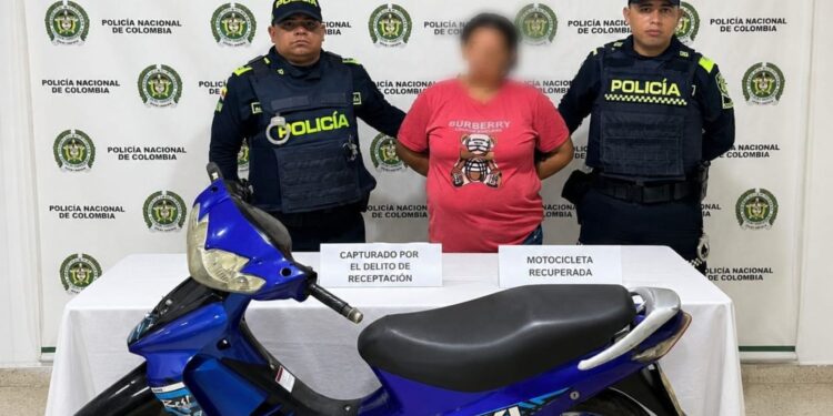 Capturan a mujer por presunta receptación y recuperan motocicleta con reporte de hurto en Villanueva
