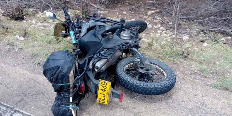 Docente fue víctima de atraco en la vía Uribia–Cuatro Vías; motocicleta fue recuperada tras ser abandonada por los asaltantes