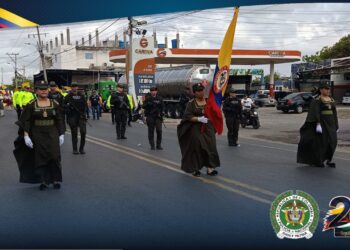 Policía Nacional participó en desfile del 20 de Julio y fortaleció lazos con la comunidad en Maicao